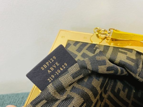 Réplique Fendi First Petit Sac en jaune – Image 3