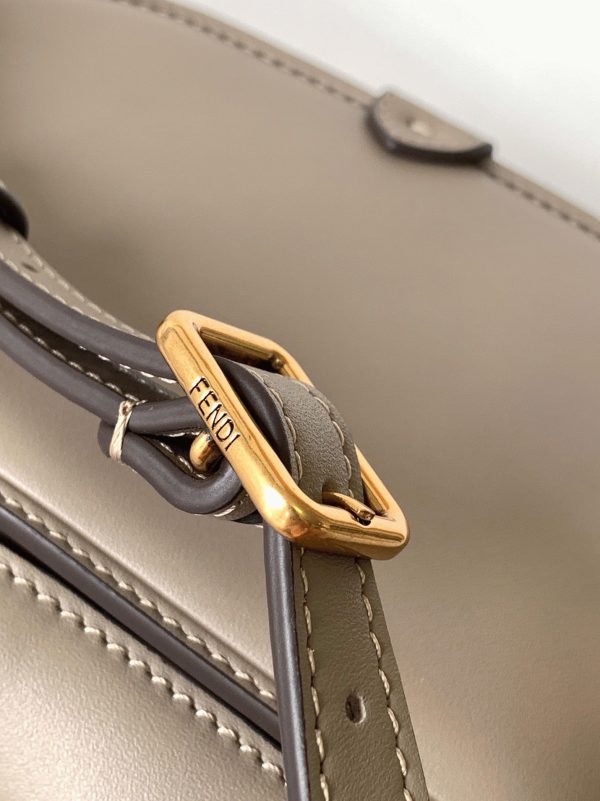 Réplique Fendi C’mon Petit Sac en gris – Image 5