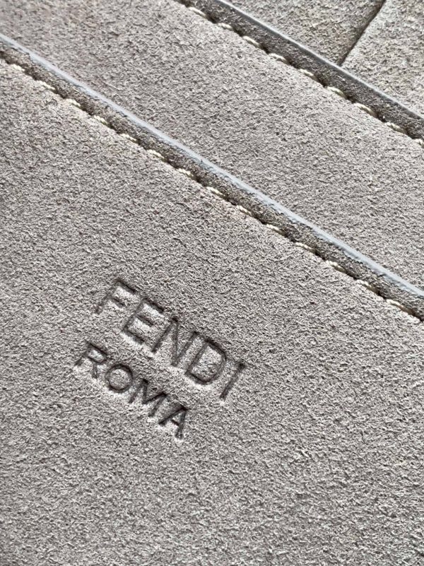 Réplique Fendi C’mon Petit Sac en gris – Image 3