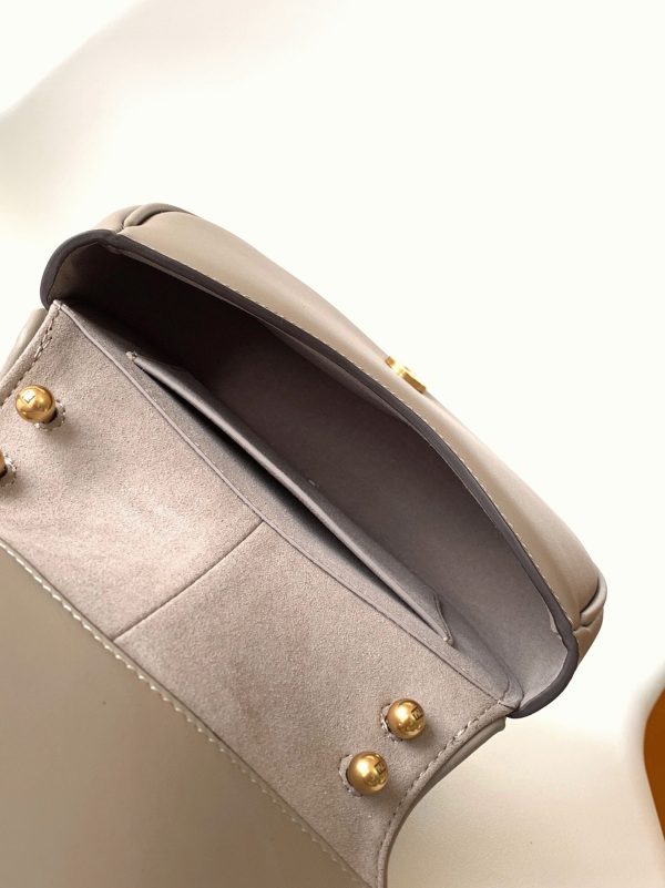 Réplique Fendi C’mon Petit Sac en gris – Image 10