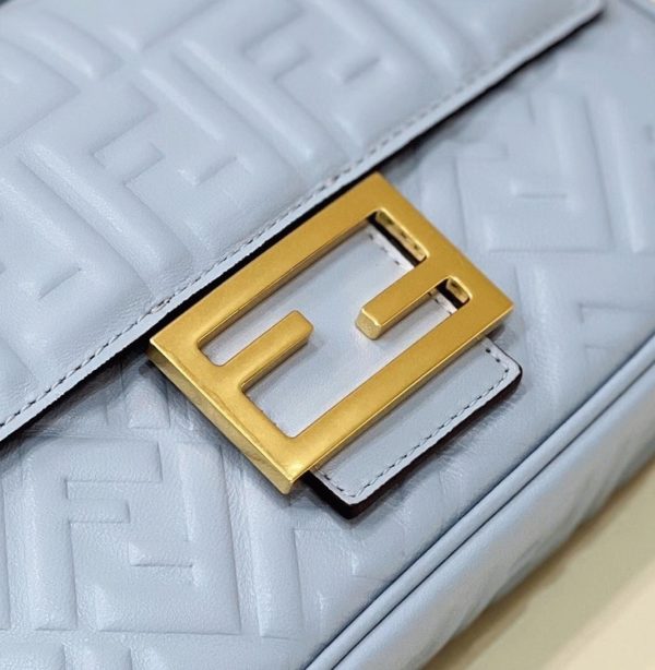 Fausse Fendi Baguette Chaîne Sac Midi en bleu – Image 7