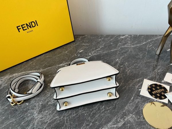 Fausse Fendi Peekaboo ISeeU Petit Sac en cuir nappa blanc – Image 5