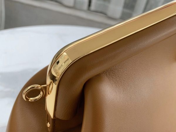 Fausse Fendi First Moyen Sac en cuir nappa brun – Image 6