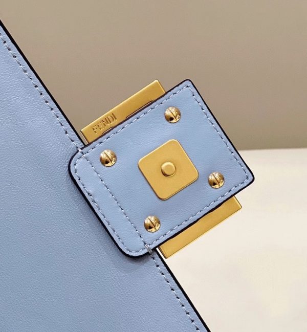 Fausse Fendi Baguette Chaîne Sac Midi en bleu – Image 3