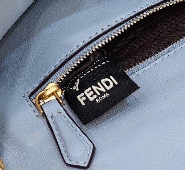Fausse Fendi Baguette Chaîne Sac Midi en bleu – Image 2