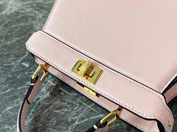 Contrefaçon Fendi Peekaboo ISeeU Petit Sac en cuir nappa rose – Image 10