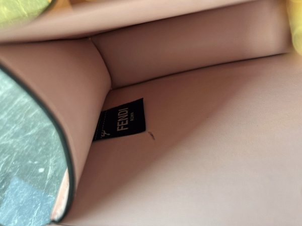Contrefaçon Fendi Peekaboo ISeeU Petit Sac en cuir nappa rose – Image 6