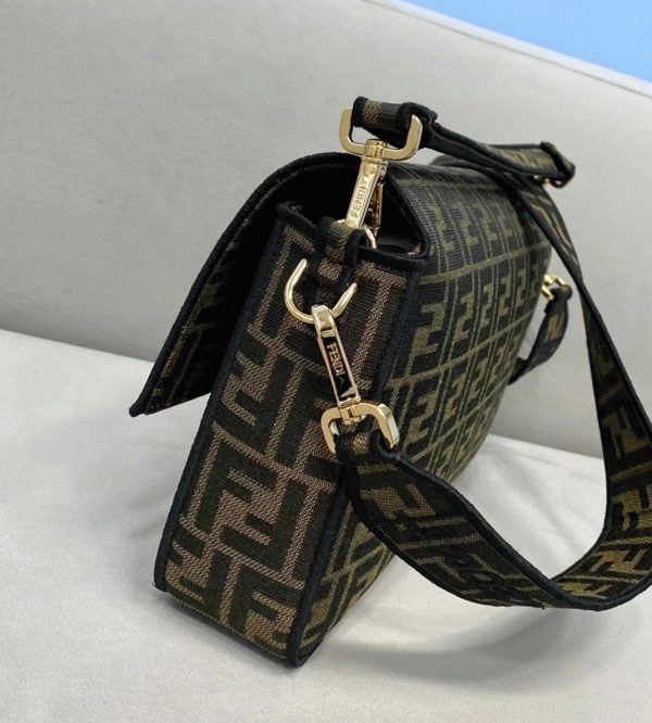 Réplique Fendi Baguette Grand Sac en tissu jacquard brun FF – Image 3