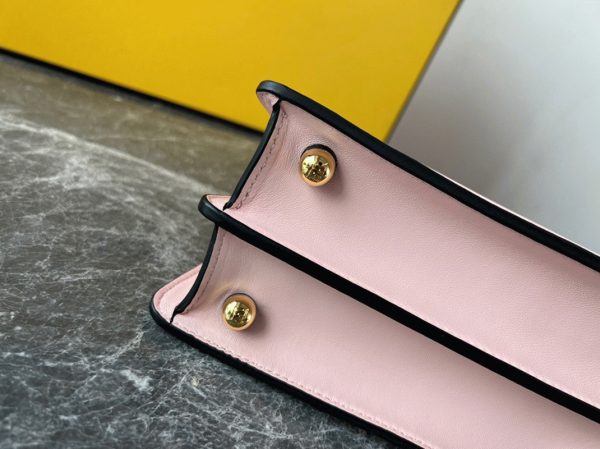 Contrefaçon Fendi Peekaboo ISeeU Petit Sac en cuir nappa rose – Image 3