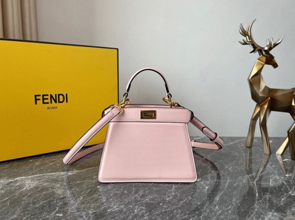 Contrefaçon Fendi Peekaboo ISeeU Petit Sac en cuir nappa rose – Image 2