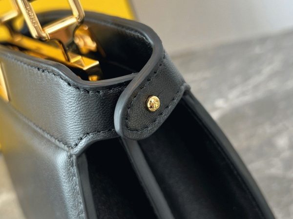 Fausse Fendi Peekaboo ISeeU Petit Sac en cuir nappa noir – Image 9