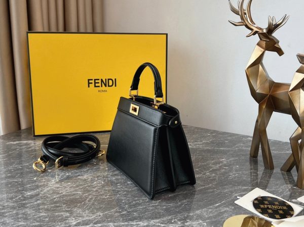 Fausse Fendi Peekaboo ISeeU Petit Sac en cuir nappa noir – Image 6